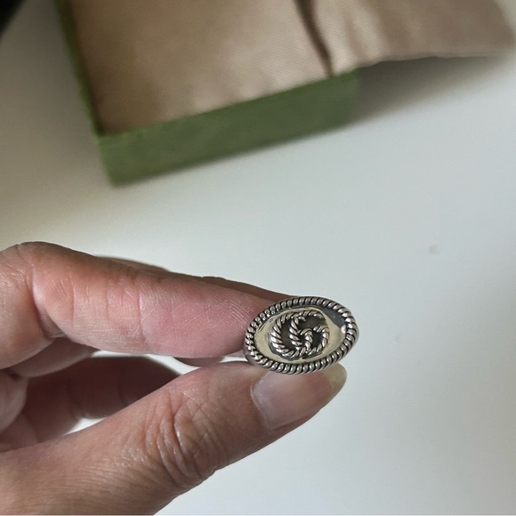 NWT Authentic Gucci Silver Ring with Oval Rope and GG motif Front Unisex - Picture 1 of 5